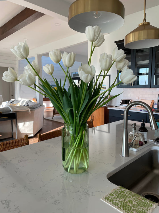 How to Transform Your Home from Winter to Spring with Flowers 🌸✨